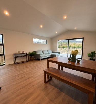 Lowburn Maison | River Terrace Retreat Cromwell