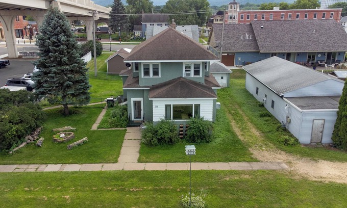 Wabasha Maison | River View 3-bedroom home in downtown Wabasha, MN