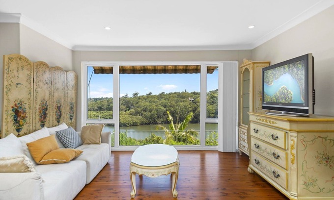 Hunters Hill Maison | River View Oasis | Spacious 3-Bed House with Pool