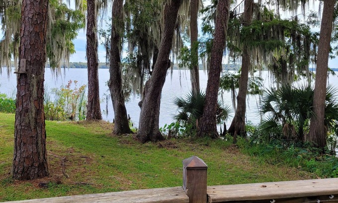 Welaka Maison | River view rental in prime location on the St Johns River