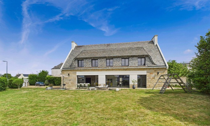 Pont-l'Abbe Chalet De Ski | River View – Spacious House and Garden for 10