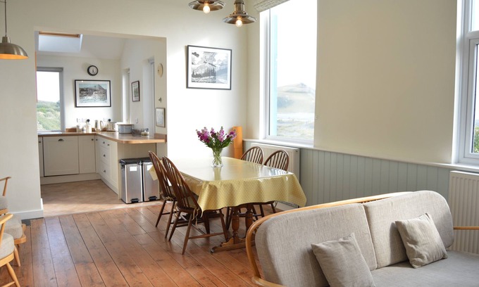 Aberystwyth Maison | River View - Trois Chambres Maison, Couchages 6