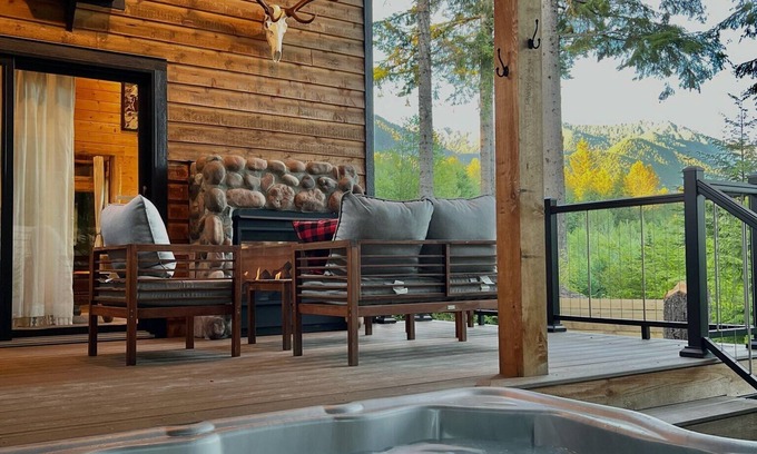 Ashford Cabine | River Vista Cabin with Mountain Views