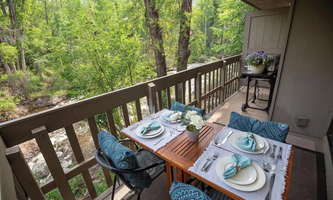 Aspen Copropriété | Riverfront 2 BR - Steps to Gondola & Town!