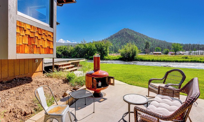 Bayfield Maison | Riverfront Bayfield Home w/ Deck & Gas Grill