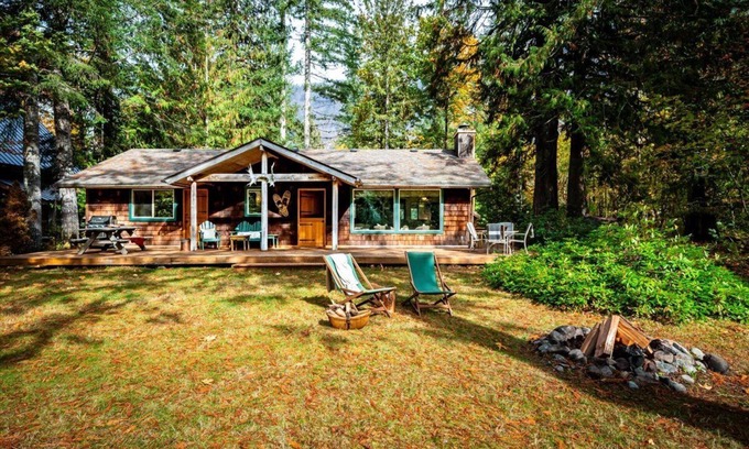 Baring Cabine | Riverfront cabin, 25 minutes to Stevens Pass