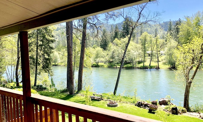 Trail Cabine | * NOUVEAU * "Cabin on The Rogue" - Pêche, rafting, passerelle vers le lac Crater! 2-4 personnes