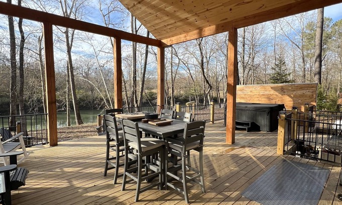 Smithville Cabine | Riverfront Cabin w/Hot Tub. 30 Miles N of Broken Bow Lake. New High speed Wifi