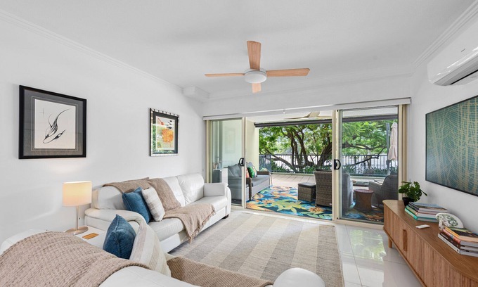 West End Appartement | Riverfront Excellence! 2Bed/2Bath/2Car ~ West End