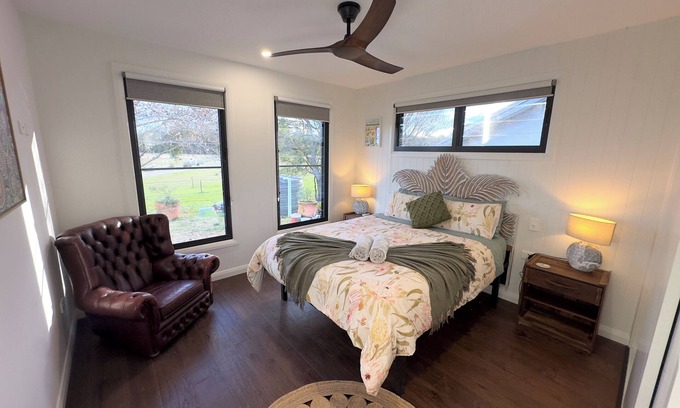 Blackmans Point Autre | River retreat, stay on working farm acreage 15 minutes to Port Macquarie.