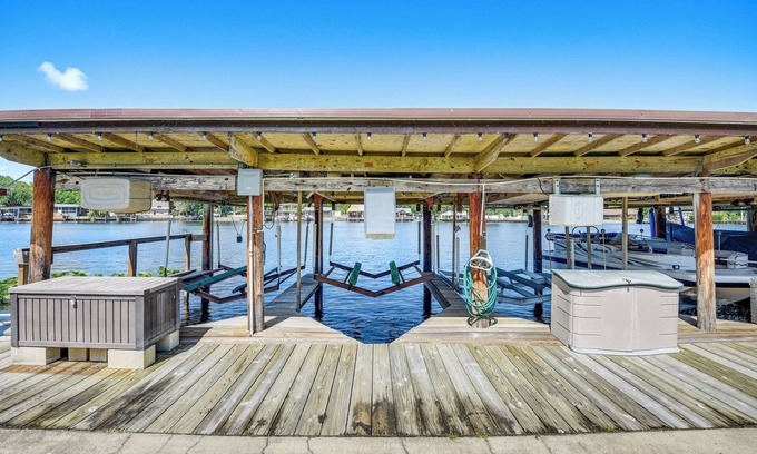 Astor Copropriété | Riverfront Florida Vacation Rental w/Pool Access!