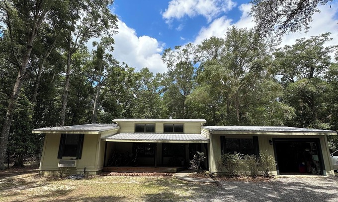 High Springs Maison | Riverfront Forest Retreat - Near Springs & UF! 3BR/2BA on the Santa Fe River!