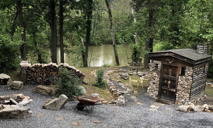 Strasburg Maison | Shenandoah Riverfront - Happy Peach Cottage