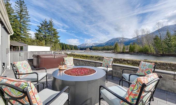 Packwood Maison | Riverfront Home w/ Deck, Near Mount Rainier!