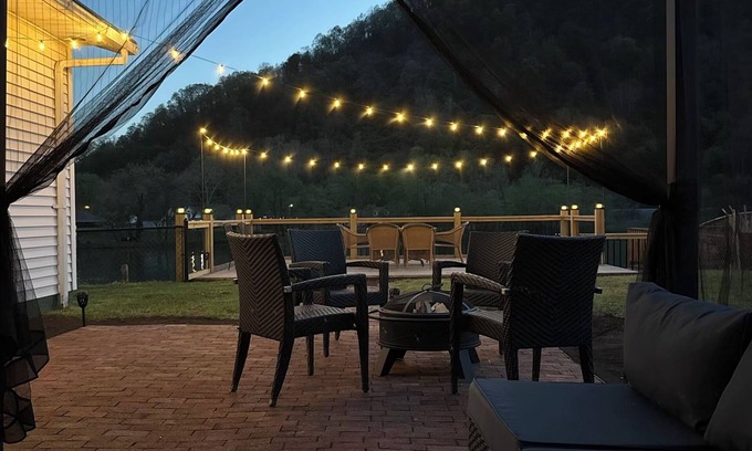 Mount Carbon Maison | Riverfront House, Deck Over River, Bar, Gazebo, Pets Welcome, Scenic Views, NRG