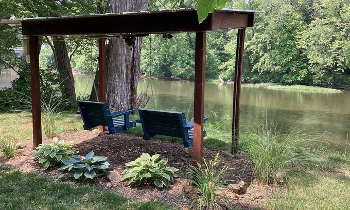 Grass Creek Maison | Riverfront house on the Tippecanoe River- Yogi’s Den - upper level