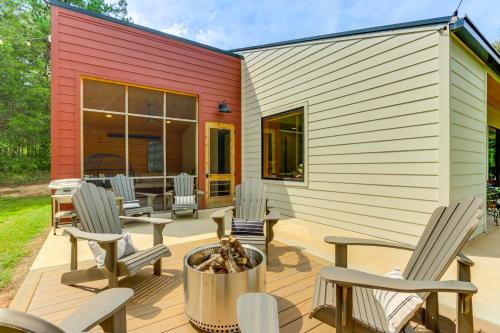 Huntsville Maison | Riverfront Huntsville Cabin with Views and Kayaks!