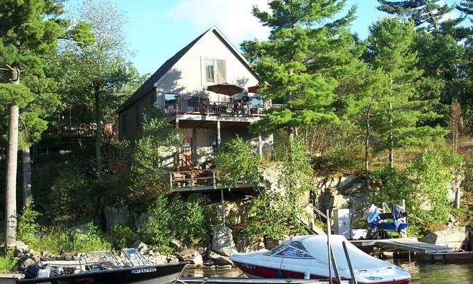 Redwood Maison | Riverfront Kring Point House