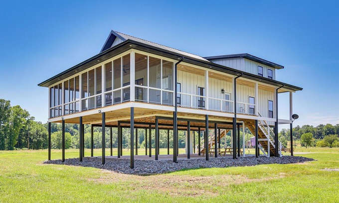 Nashville Cabine | Riverfront Murfreesboro Cabin w/ Fire Pit