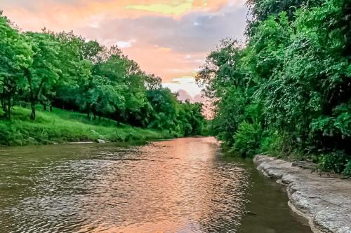 Liberty Hill Maison | Riverfront Oasis 1