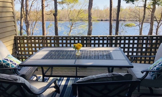 Castle Hayne Copropriété | Riverfront Retreat with Gorgeous View