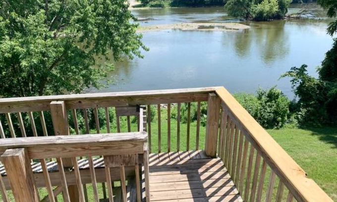 Yorkville Appartement | Riverfront/RW Waterpark/Kayak & Canoe/Fishing/Free WIFI/Comfy beds