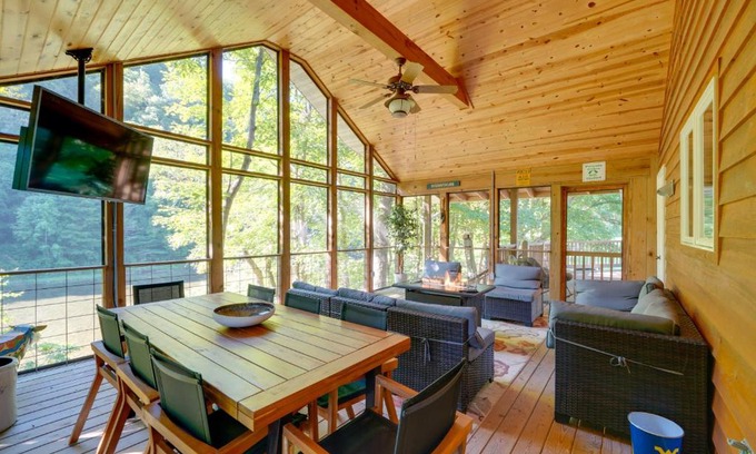 Marlinton Maison | Riverfront West Virginia Cabin with Screened-In Deck