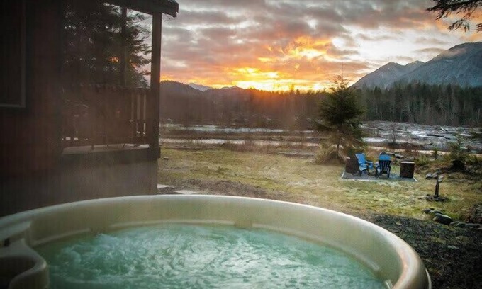 Ashford Cabine | Rivers Edge A River Front cabin with Majestic Mountain View’s