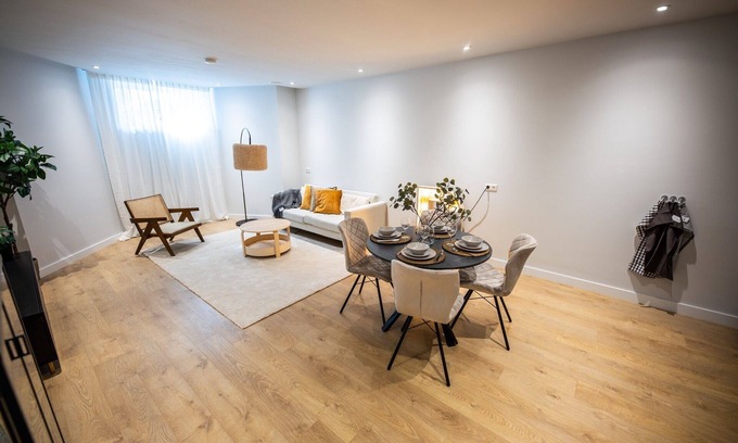 Hillegersberg-Zuid Appartement | Riverside 2BDR Apartment VPD