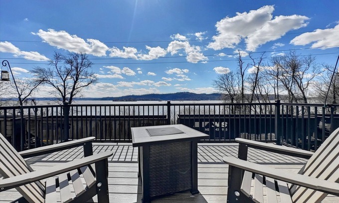 Columbia Copropriété | Riverside 2BR w/ Kayak & Trails Nearby