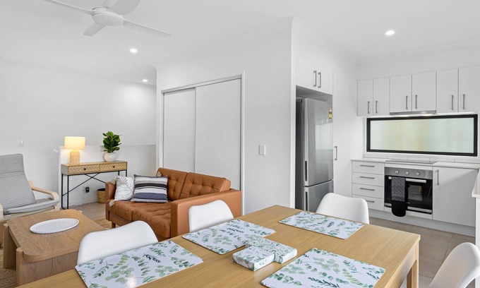 Murrumba Downs Maison | Riverside 3-Bed Home with Study Nook and BBQ