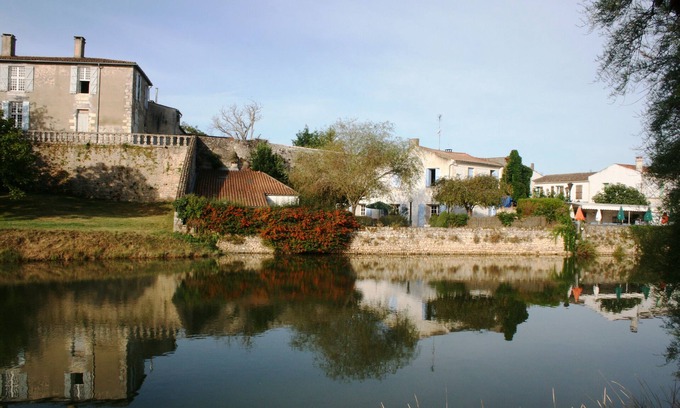 Mornac-sur-Seudre Maison | Riverside 4 bedroom House in a stunning village, close to miles of beaches