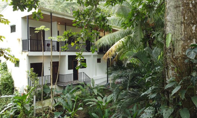 Carmen Appartement | Riverside Apartments - Walk to the Beach in Santa Teresa! Newly Renovated!