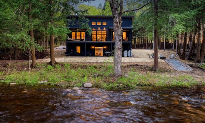 Boonville Maison | Riverside Retreat by Trails