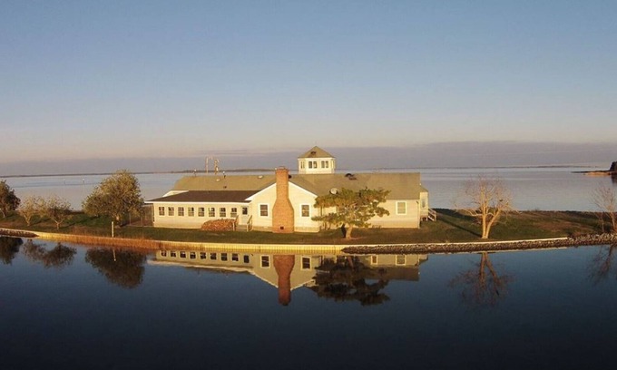 Fishing Creek Maison | Riverside Lodge Bed & Breakfast on the Honga River UNIT C