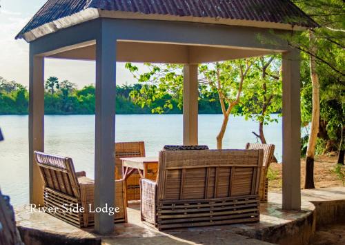Central River Cabine | Riverside Lodge Bansang