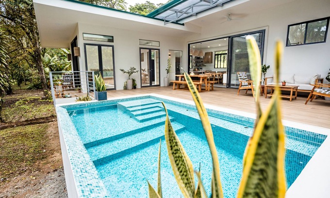 Dominical Maison | Riverside Luxury w/ Pool - Walk to Dominical