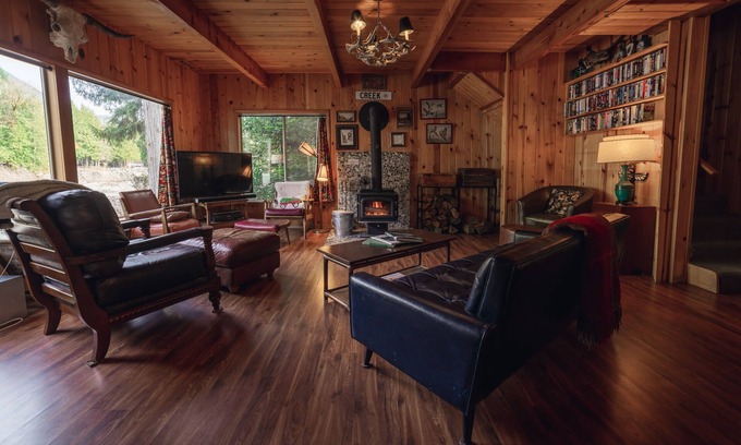 Baring Cabine | Riverside Mid-Century Cabin with Mountain Views