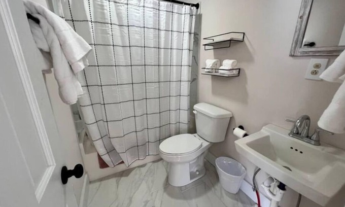 Fries Appartement | Riverside Refuge at The Washington Inn 2