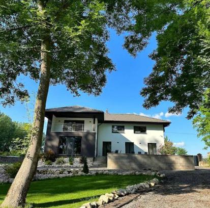 Trhova Hradska Appartement | Riverside Residence