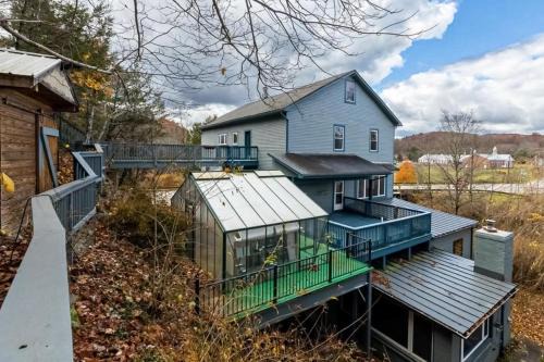 McDowell Maison | Riverside Retreat and Karaoke Oasis