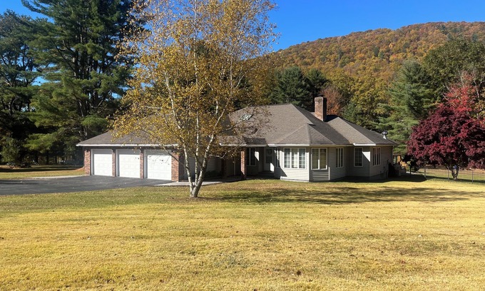 Hancock Maison | Riverside Retreat in The Catskill Mountains