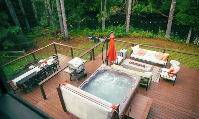 Webster Maison | Riverside Retreat w/ Hot Tub, Firepit, Gym, Sauna, & Dock – Near Lakes & Skiing