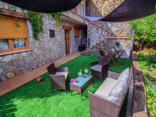 La Omanuela Appartement | Riverside Rustic Retreat