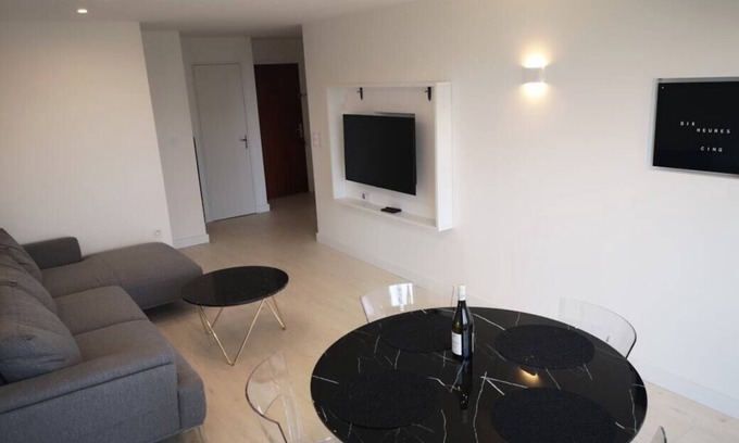 Blagnac Appartement | Riverside Toulouse Savory