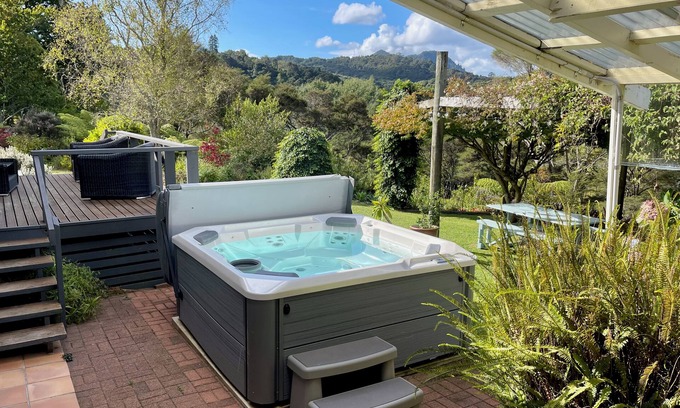 Thames Maison | RiverSong Retreat