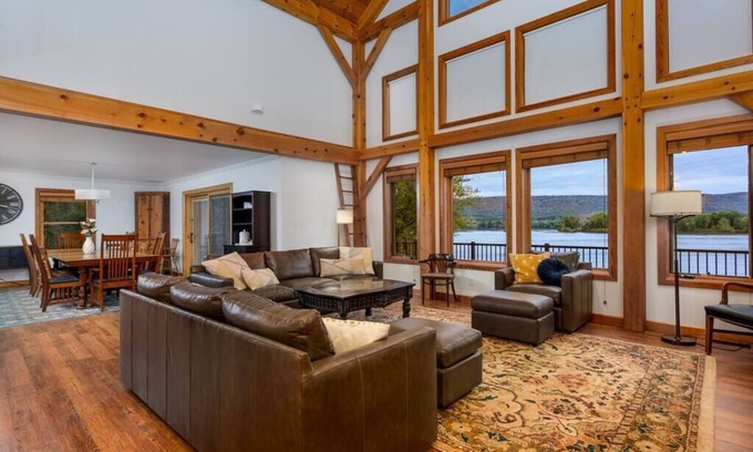 Dauphin Maison | Riverview Lodge Summa