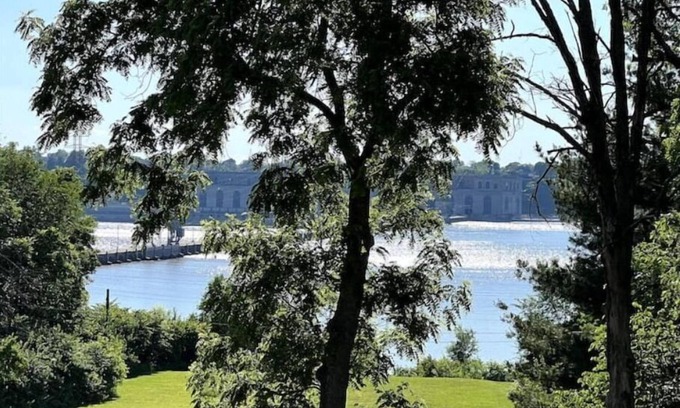 Hamilton Maison | Riverview Orchard 1: Mississippi River & Dam View