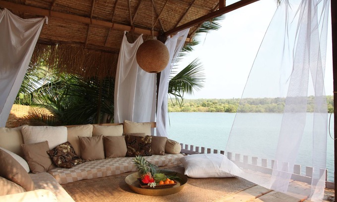 Patnem Villa | Riverview Villa : Chambres d'hôtes/ Villa avec rivière et vue sur la mer