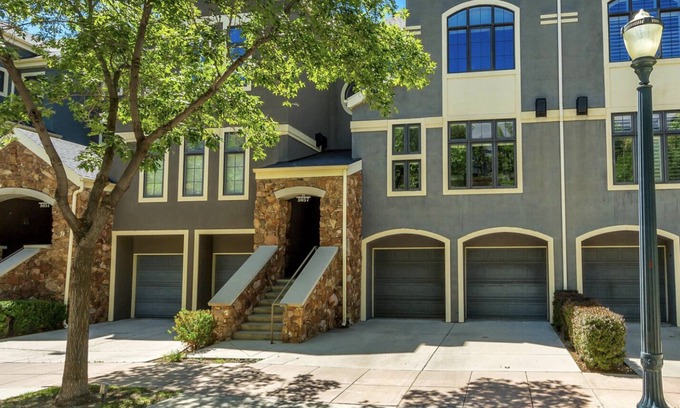 River Bottoms Maison | Riverwoods - Sleeps 8 - Near BYU at mouth of Provo Canyon